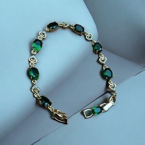 Elegant Green and Gold Bracelet